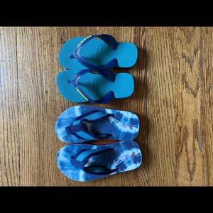 2 pairs of toddler flip flops crewcuts & havaianas